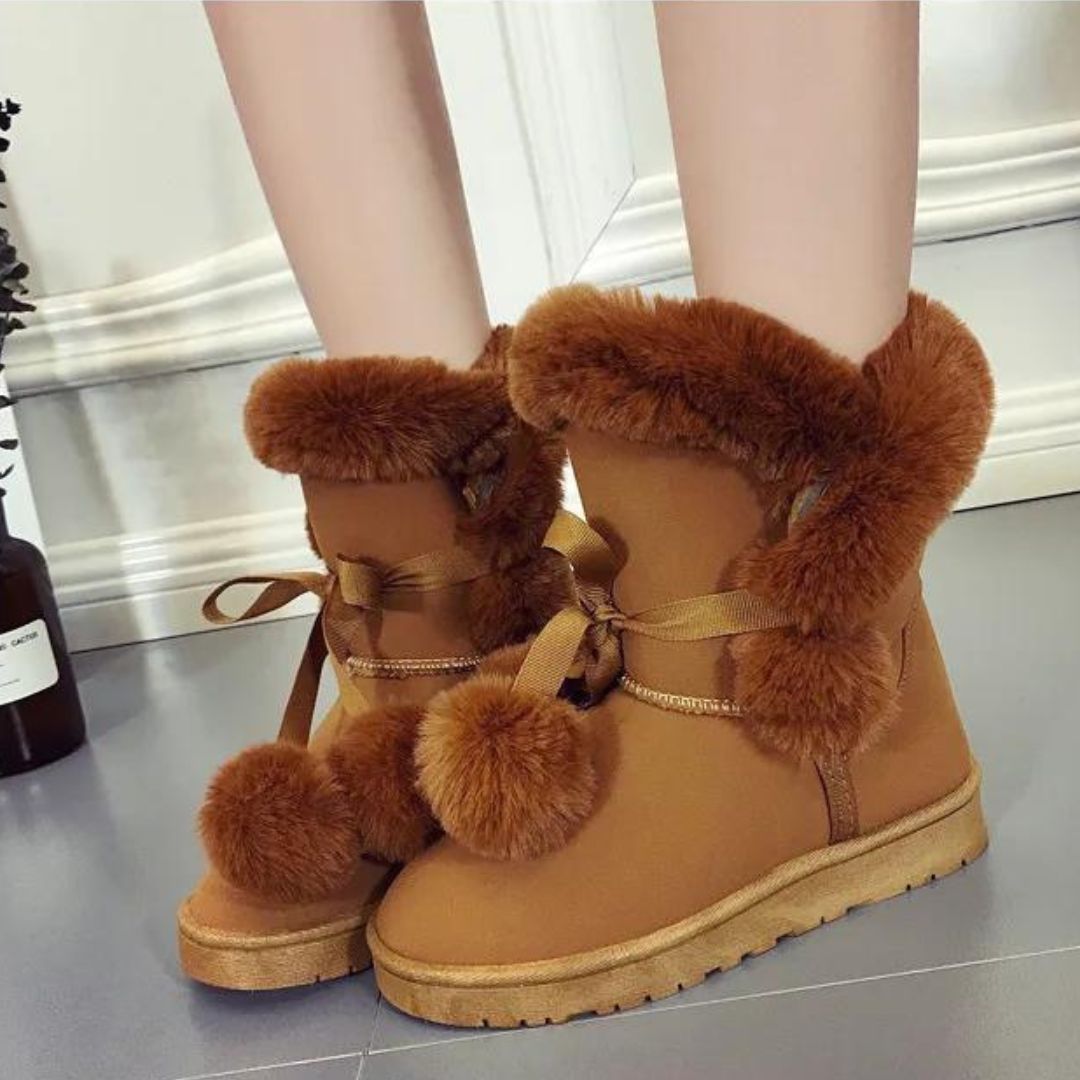 Belezza winter boots with pompom embellishment