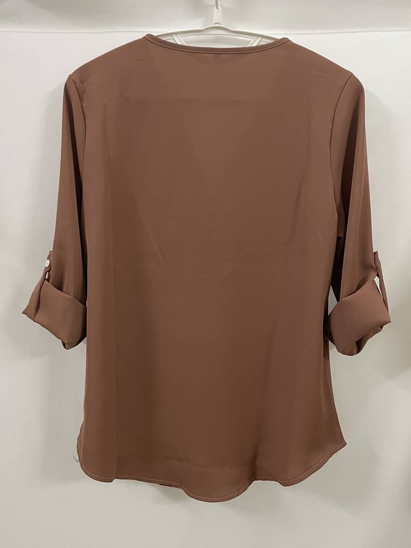 Belezza – casual, ruffled blouse with roll-up sleeves and half zip