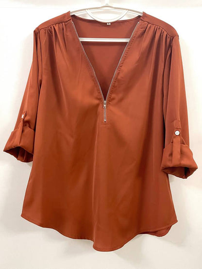 Belezza – casual, ruffled blouse with roll-up sleeves and half zip