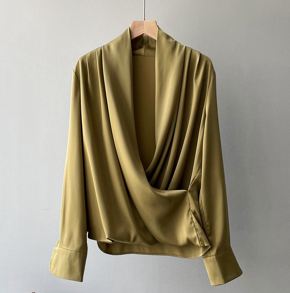 Belezza - Elegant Satin Blouse