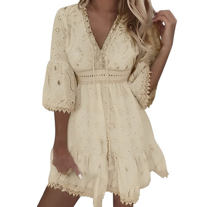 Belezza - Mini dress made from hollowed-out lace