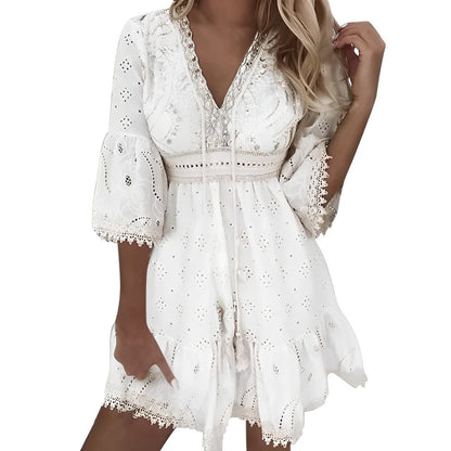 Belezza - Mini dress made from hollowed-out lace