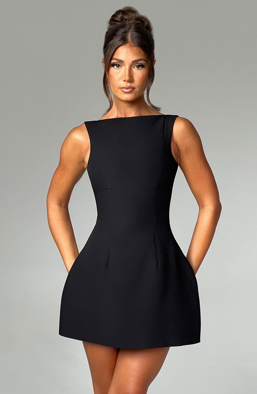 Belezza BACKLESS MINI DRESS - BLACK