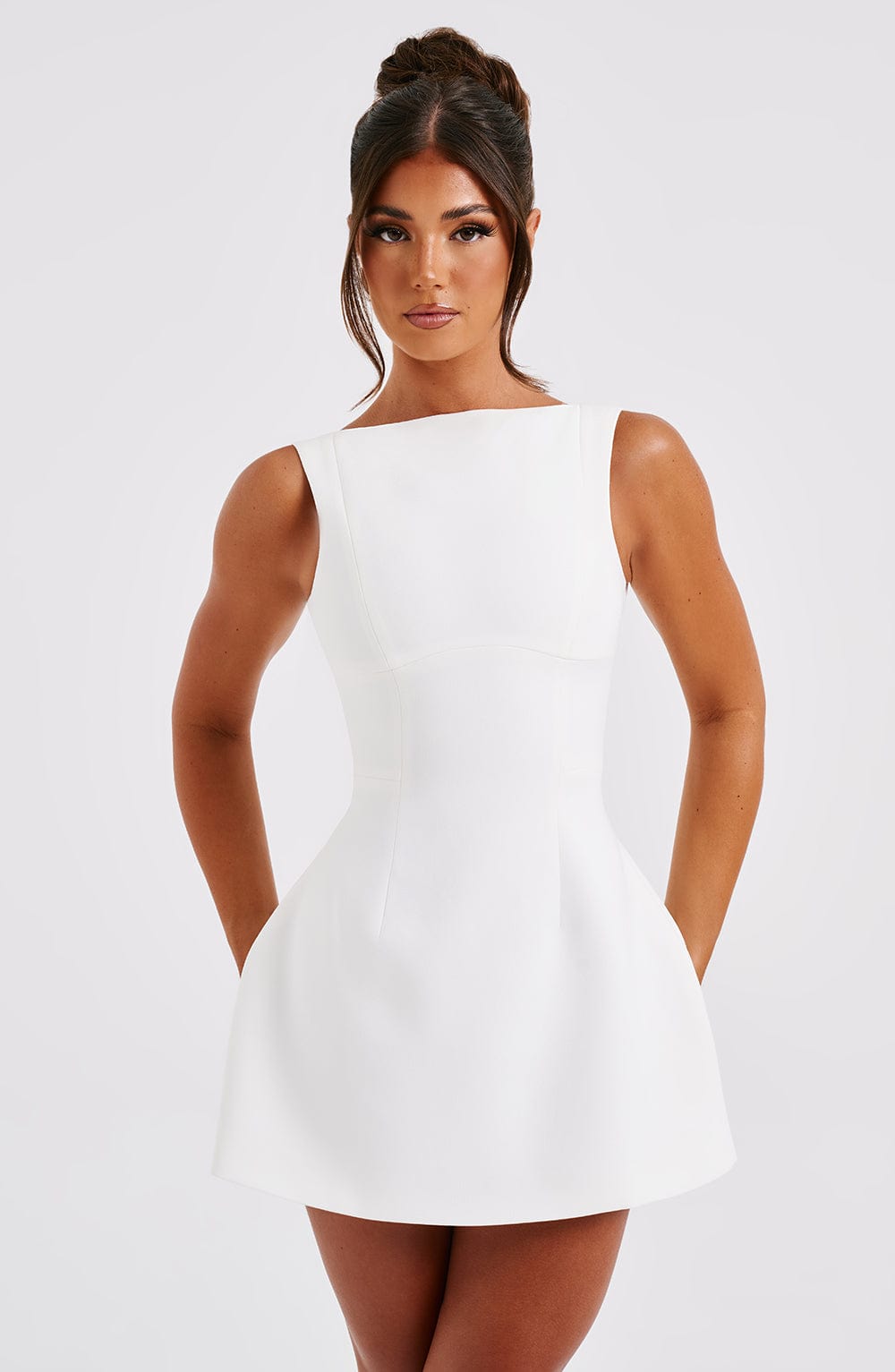 Belezza BACKLESS MINI DRESS - WHITE