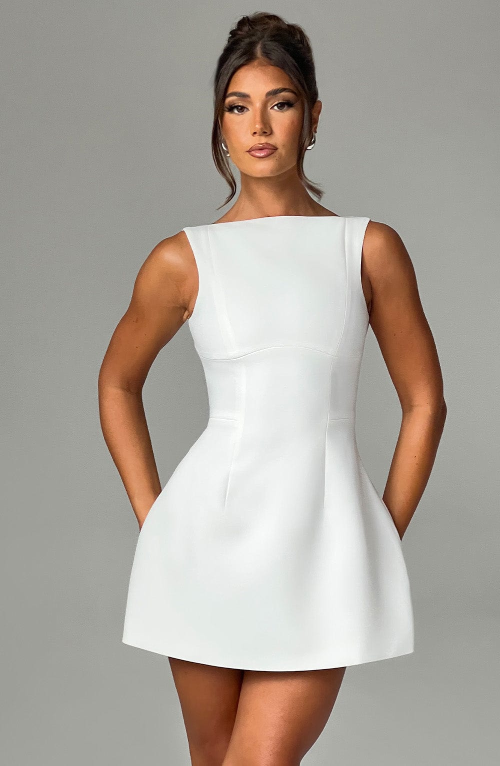 Belezza BACKLESS MINI DRESS - WHITE