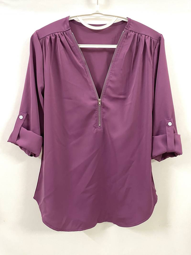 Belezza – casual, ruffled blouse with roll-up sleeves and half zip