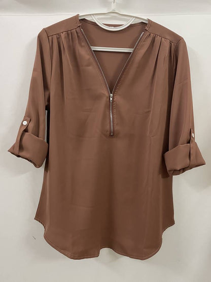 Belezza – casual, ruffled blouse with roll-up sleeves and half zip