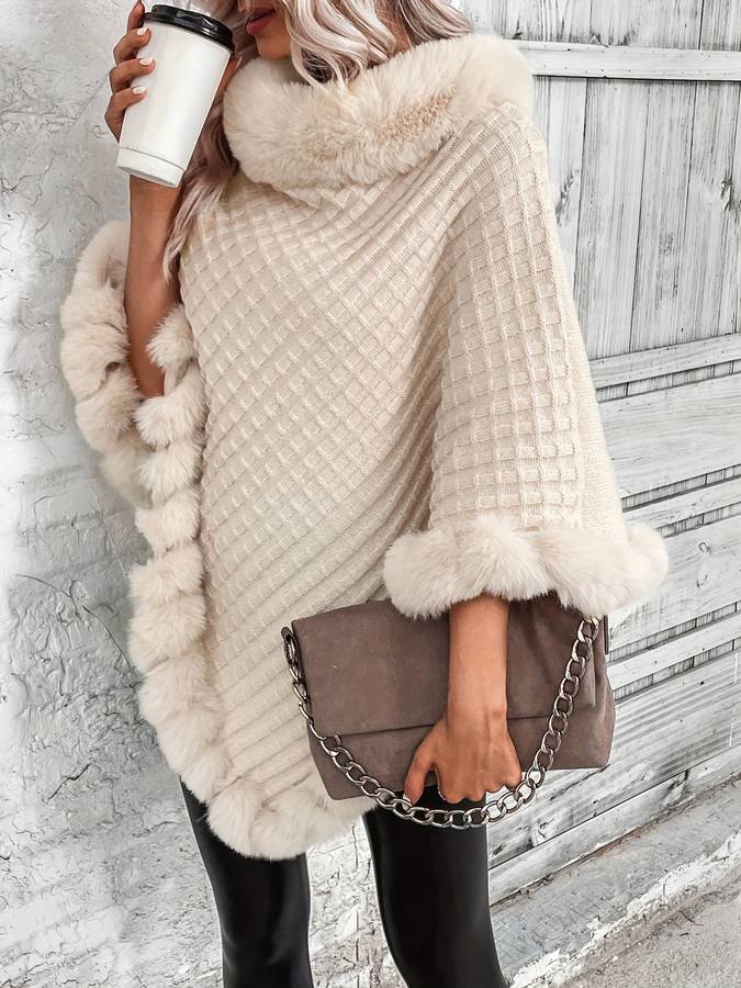 Belezza Poncho with Faux Fur